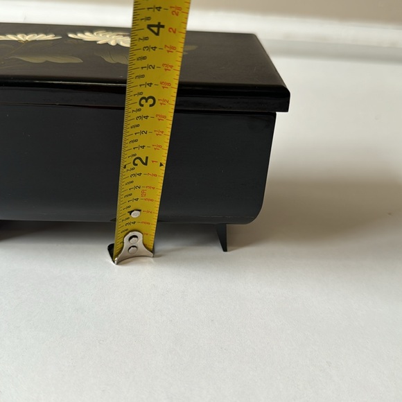 Black Japanese floral pattern lacquer musical jewelry box - Picture 10 of 10